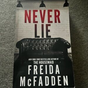 Never Lie by Freida McFadden Book